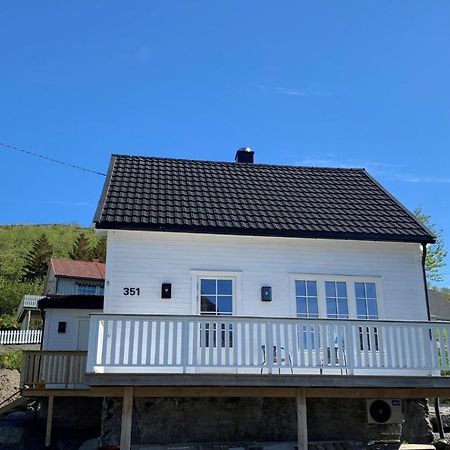 Villa Koselig Nyrestaurert Hus Med Flott Utsikt! Reine Exterior foto